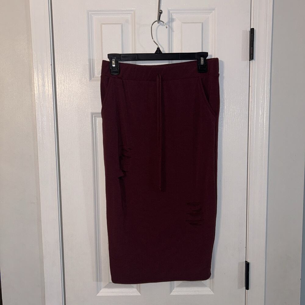 Fashion Nova Distressed 2 Piece Skirt Set Sz Large Burgundy - Picture 4 of 6